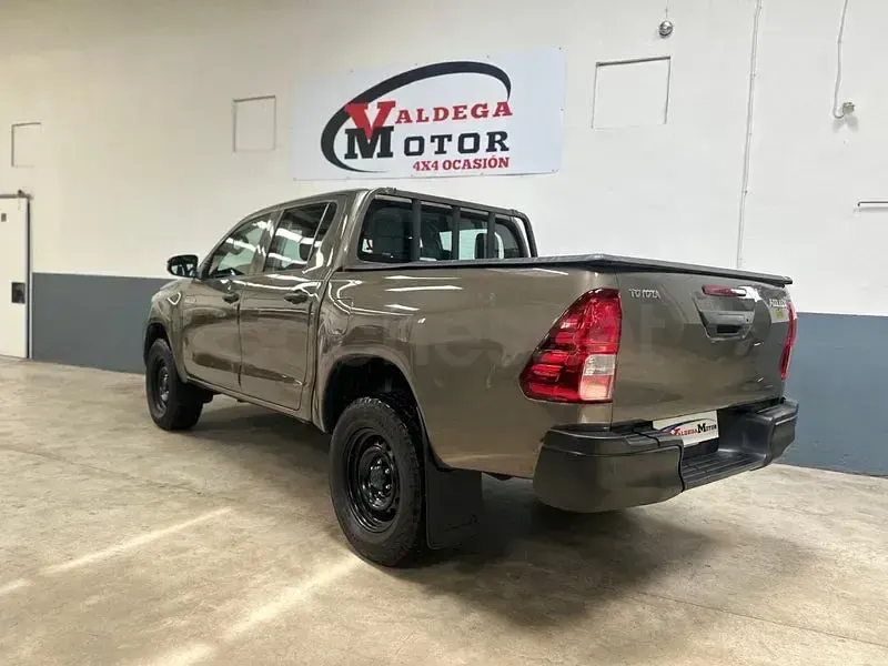 Usado Toyota HiLux 150 CV (110 kW) 2023 Verde Pickup/Camioneta