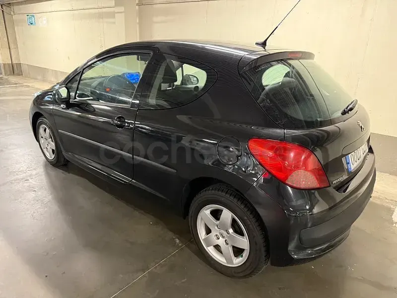 Usado Peugeot 207 95 CV (69 kW) 2008 Negro Berlina