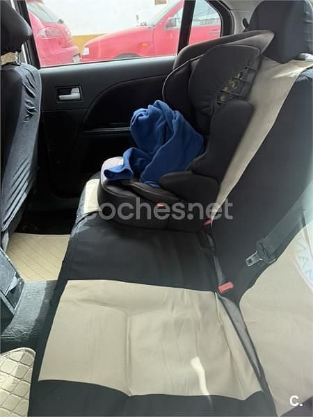 Usado Ford Mondeo Trend 115 CV (84 kW) 2002 Gris / plata Berlina