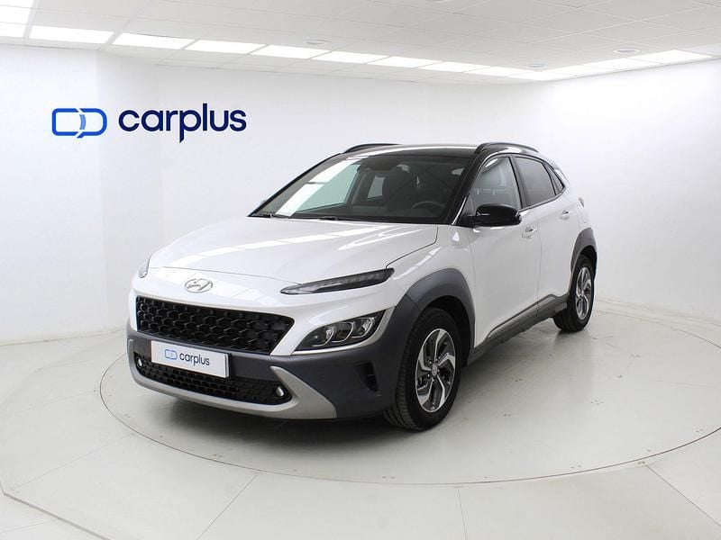 Usado Hyundai Kona 141 CV (103 kW) 2023 Atlas white/phantom black (sólido) SUV