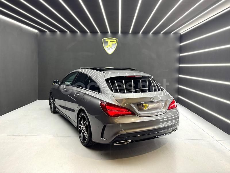 Usado Mercedes CLA220 Shooting Brake 170 CV (125 kW) 2018 Gris / plata Familiar
