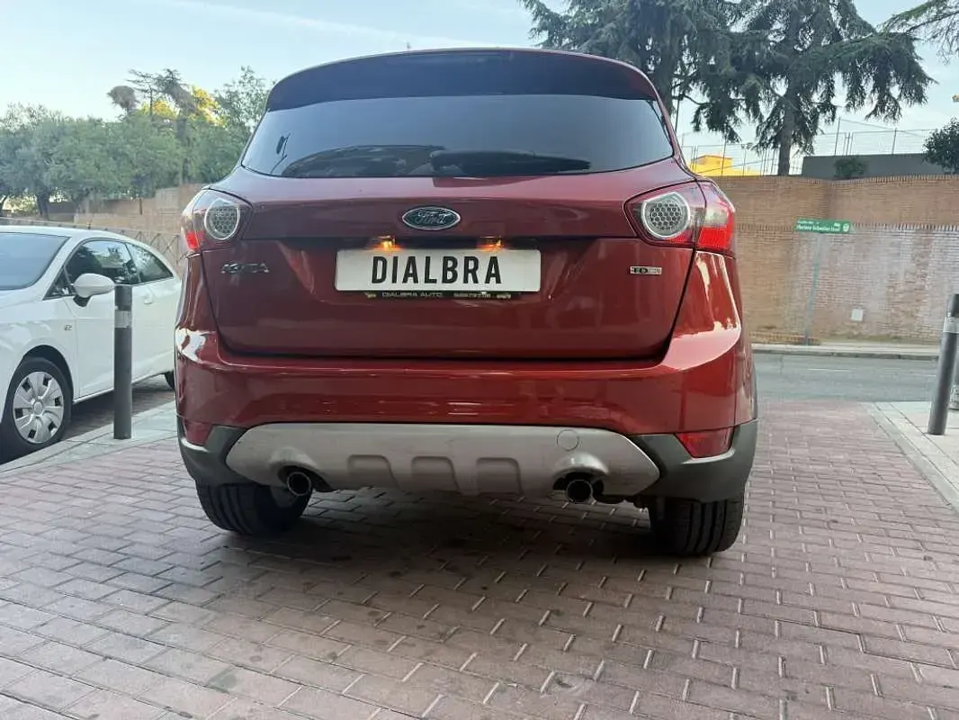 Usado Ford Kuga Trend 136 CV (100 kW) 2009 Burdeos SUV