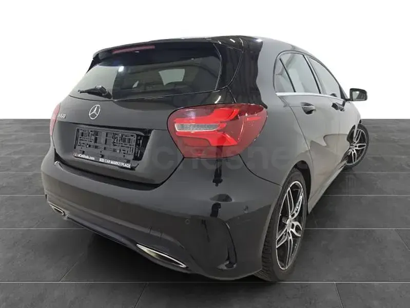 Usado Mercedes A180 122 CV (89 kW) 2018 Negro Berlina