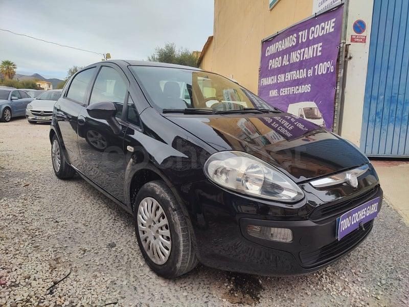 Usado Fiat Punto Dynamic 95 CV (69 kW) 2010 Negro Berlina