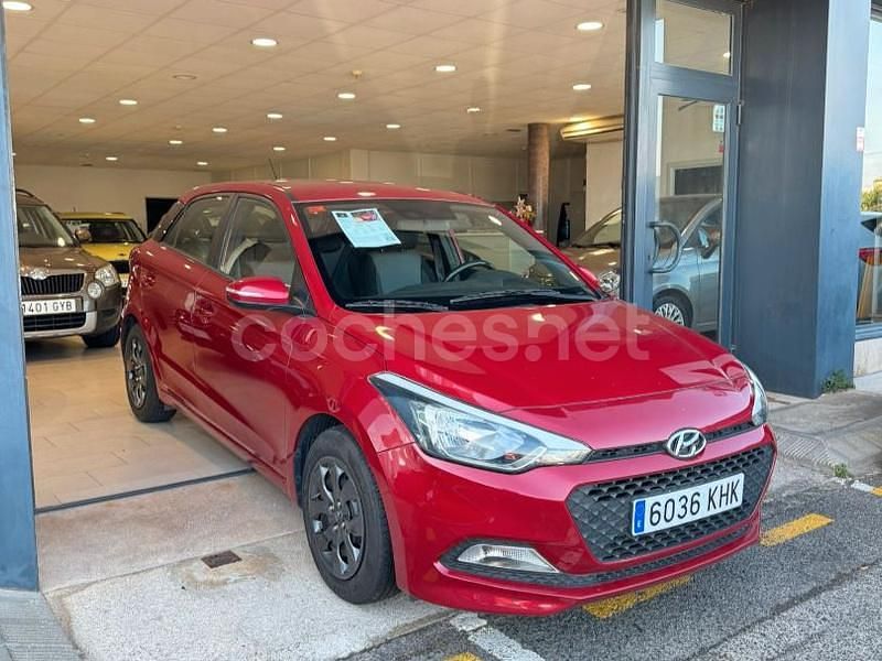 Granate Usado 2018 Hyundai i20 Berlina | 9990 € (Precio justo) - Imagen 1/4