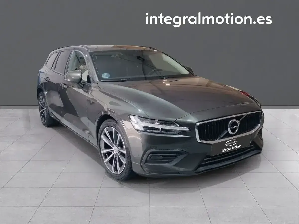 Käytetty Volvo V60 Momentum 197 HP (144 kW) 2022 Ruskea Farmari