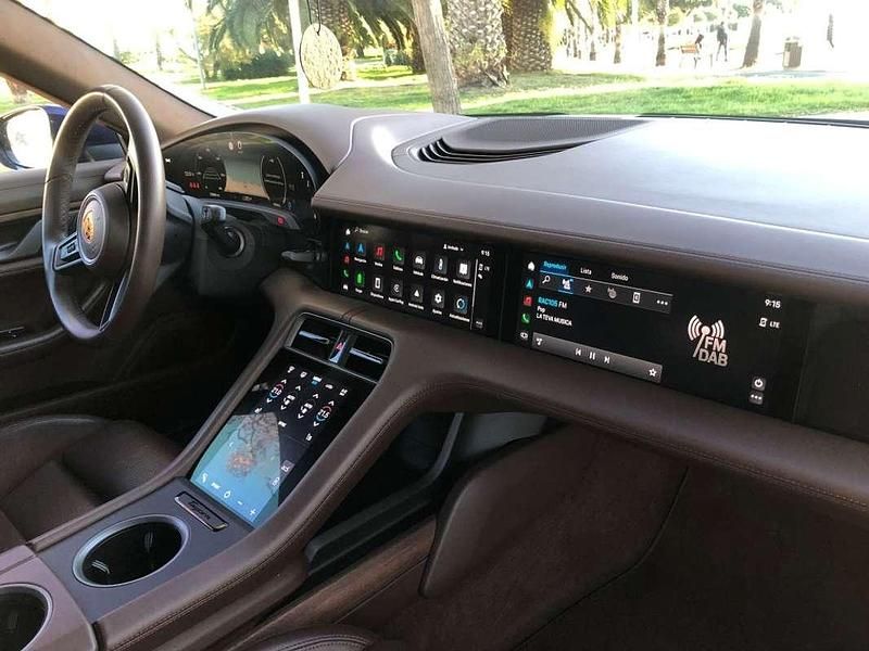 Usado Porsche Taycan Cross Turismo 359 kW (489 CV) 2021 Azul Familiar