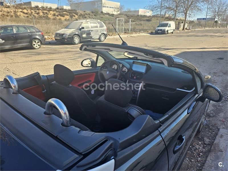 Usado Peugeot 207 CC 110 CV (80 kW) 2010 Negro Descapotable
