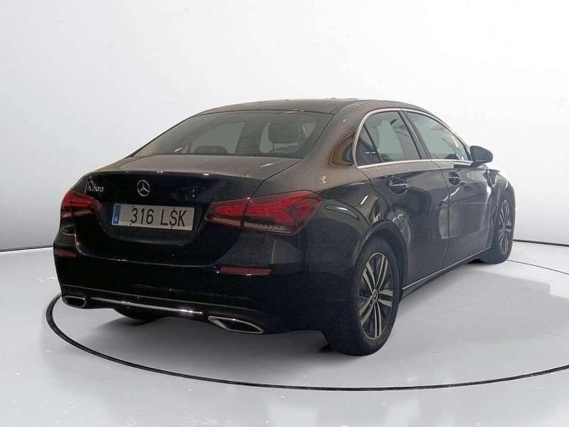 Usado Mercedes A200 165 CV (121 kW) 2021 Negro Berlina