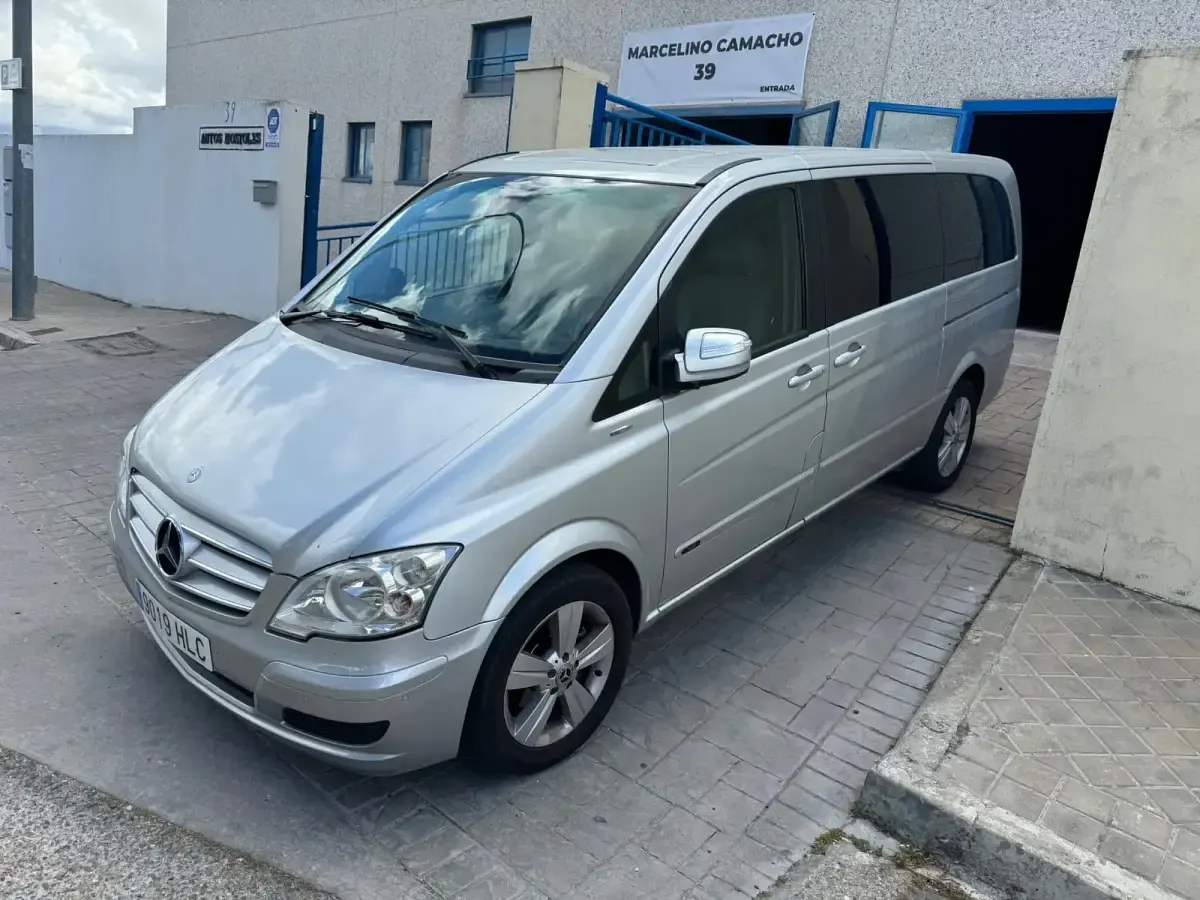 Usado Mercedes Viano 163 CV (119 kW) 2012 Gris Monovolumen