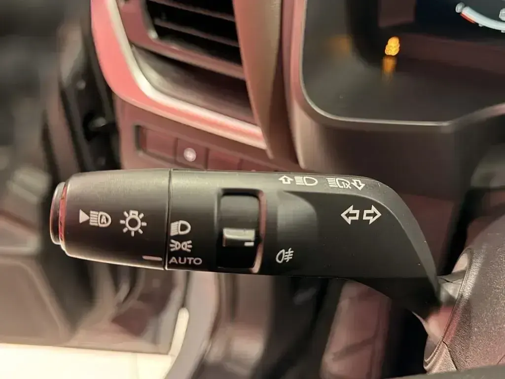 Usado Nissan Qashqai Premium Edition 190 CV (139 kW) 2025 Gris / plata SUV