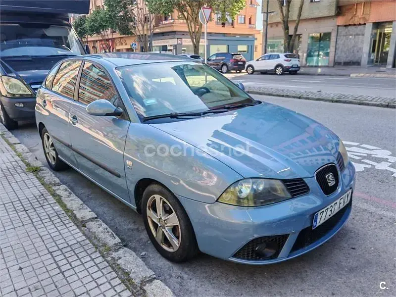 Usado Seat Ibiza Reference 100 CV (73 kW) 2007 Azul Utilitario