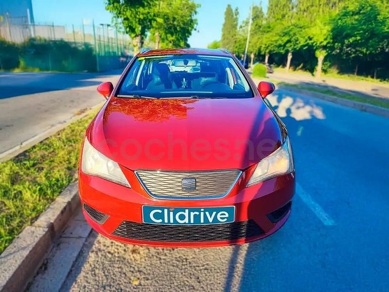 Usado Seat Ibiza ST Reference 75 CV (55 kW) 2012 Rojo Familiar