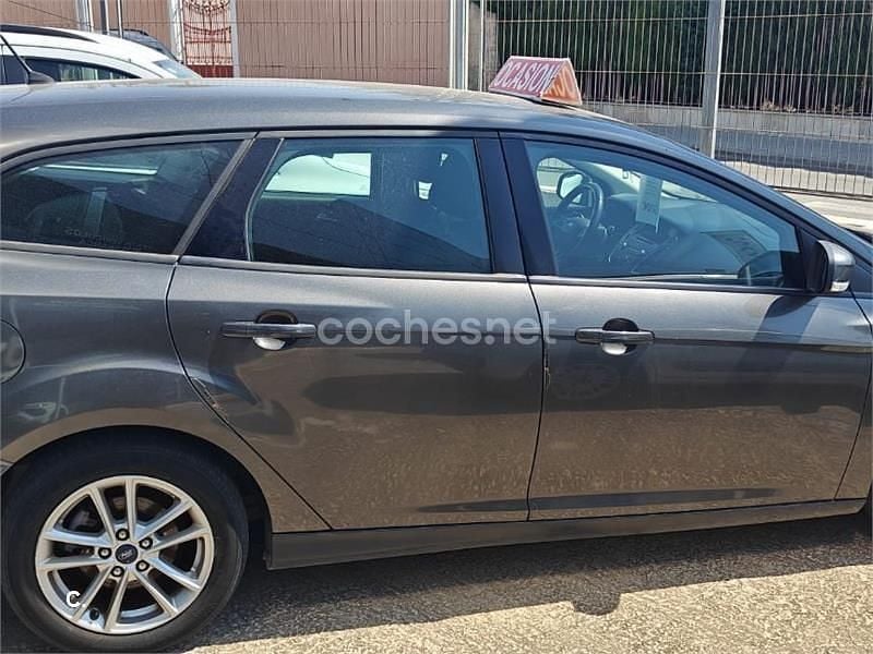 Gris / plata Usado 2015 Ford Focus Trend Familiar | 10.500 € (Un poco caro) - Imagen 1/4