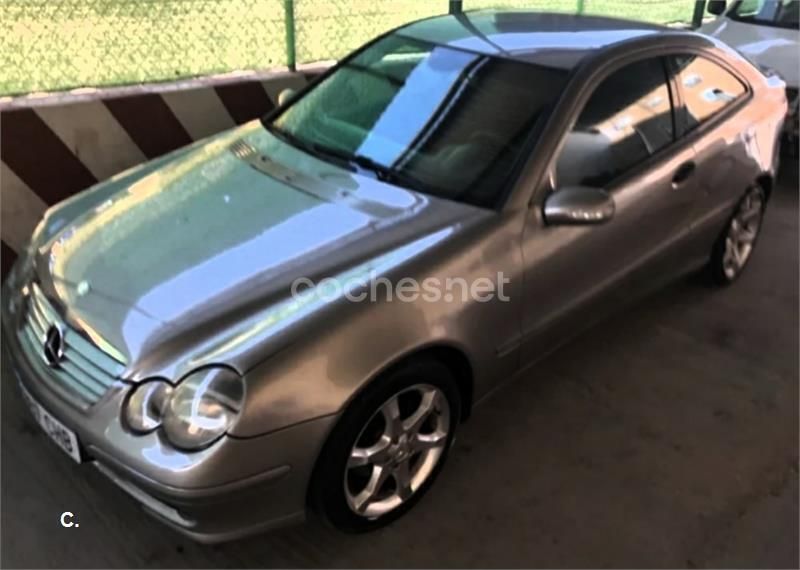 Beige Usado 2003 Mercedes C220 Berlina | 3499 € (Precio justo) - Imagen 1/4