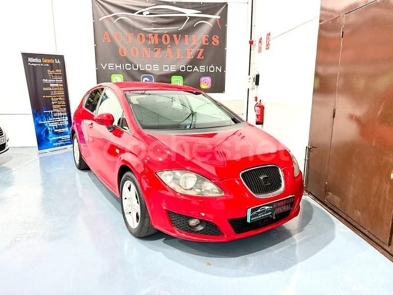 Usado Seat Leon Reference 105 CV (77 kW) 2011 Rojo Berlina