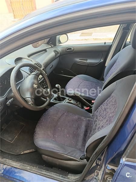 Usado Peugeot 206 75 CV (55 kW) 1999 Azul Berlina