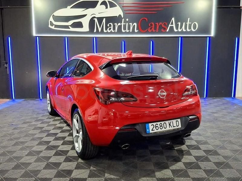 Usado Opel Astra GTC Sportive 200 CV (147 kW) 2018 Rojo Berlina