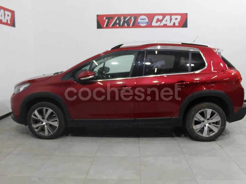 Usado Peugeot 2008 Allure 120 CV (88 kW) 2017 Granate SUV