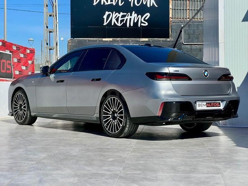 Usado BMW 740 299 HP (219 kW) 2024 Cinzento Sedan