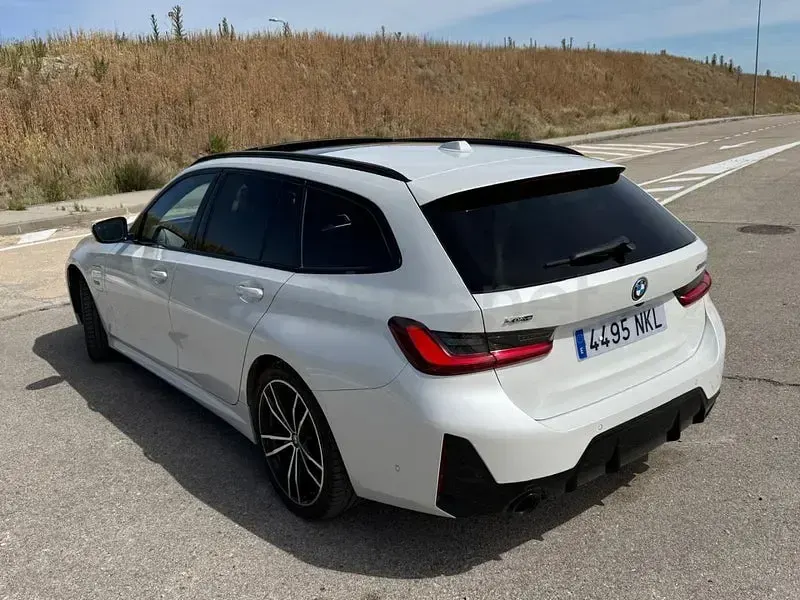Usado BMW 330e Comfort Edition 292 CV (214 kW) 2023 Blanco Familiar