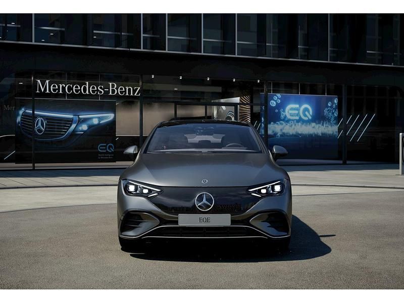 Usado Mercedes EQE350 AMG line 214 kW (292 CV) 2022 Selenitgrey  metallic paint Berlina