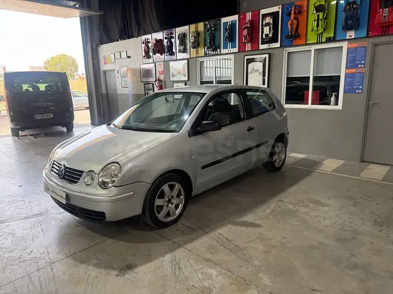 Usado VW Polo Conceptline 65 CV (47 kW) 2003 Gris / plata Berlina