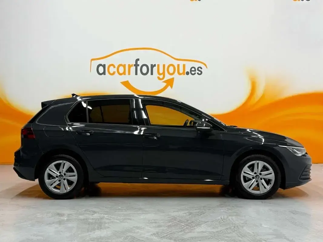 Usado VW Golf VIII Life 116 CV (85 kW) 2021 Gris Utilitario