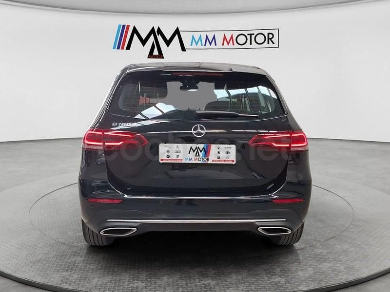 Usado Mercedes B180 116 CV (85 kW) 2022 Negro Monovolumen