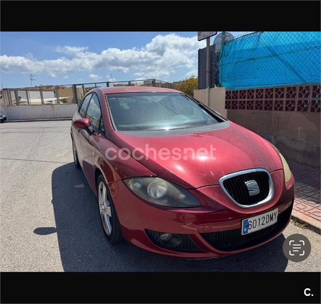 Rojo Usado 2005 Seat Leon Reference Berlina | 6000 € - Imagen 1/4