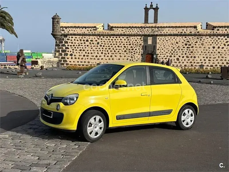 Usado Renault Twingo SE 70 CV (51 kW) 2016 Amarillo Utilitario