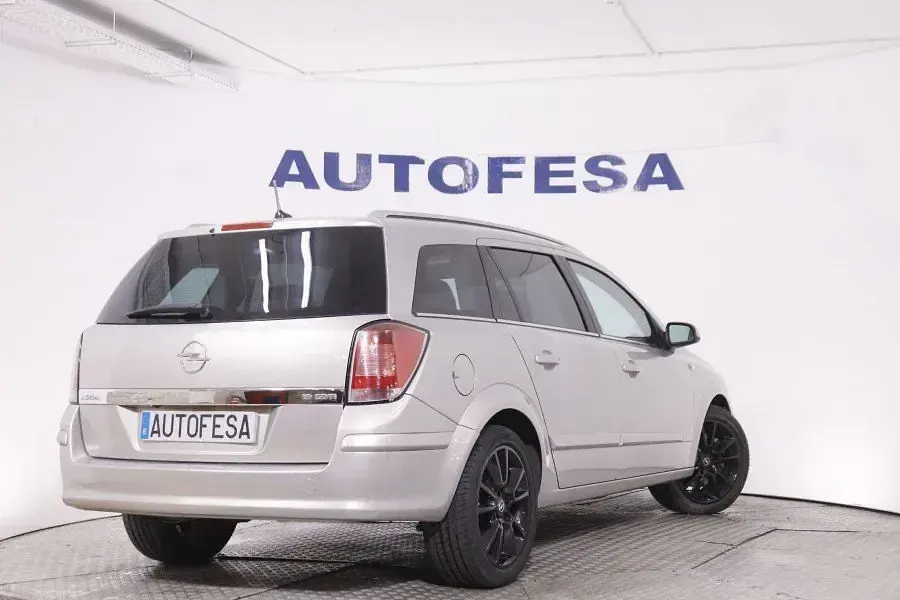 Usado Opel Astra 120 CV (88 kW) 2006 Gris Familiar