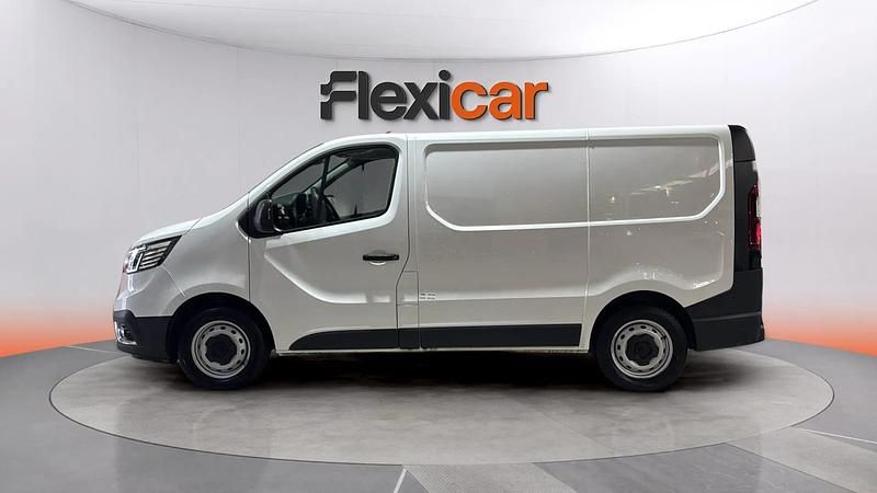 Usado Renault Trafic 110 CV (80 kW) 2023 Blanco Monovolumen
