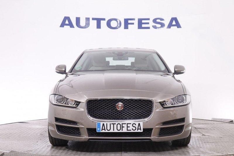 Usado Jaguar XE Pure 180 CV (132 kW) 2016 Champagne Berlina