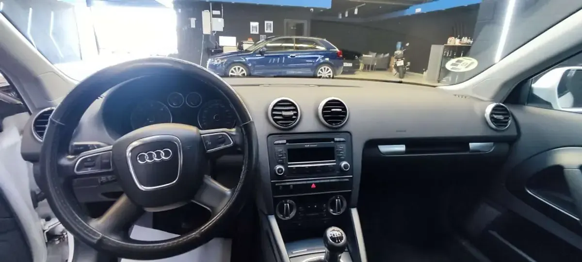 Usado Audi A3 Attraction 105 CV (77 kW) 2012 Blanco Utilitario