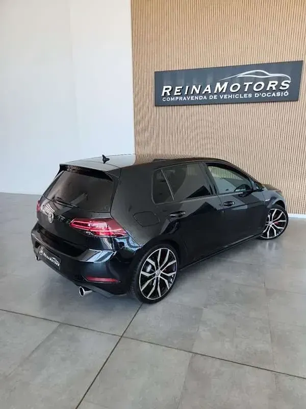 Usado VW Golf VII GTI 245 CV (180 kW) 2018 Negro Utilitario