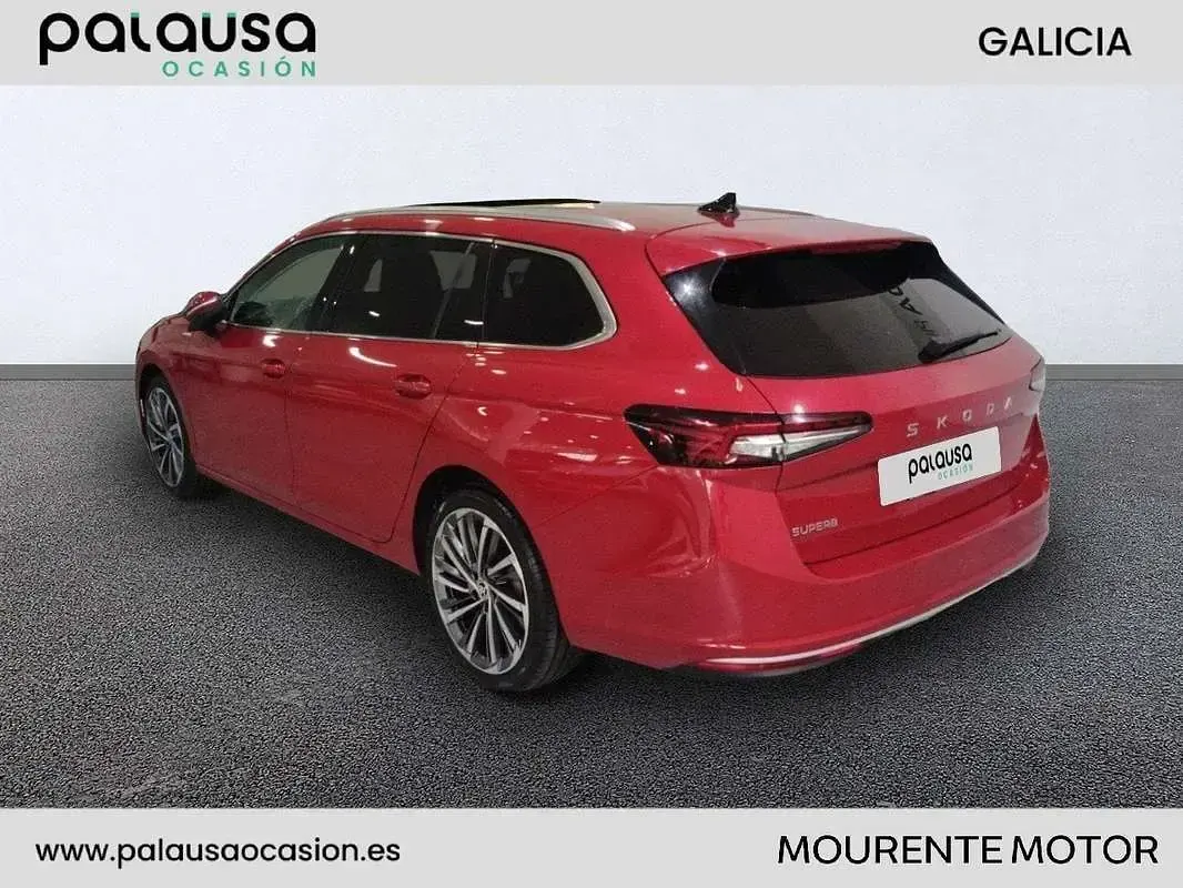 Usado Skoda Superb LAURIN & KLEMENT 150 CV (110 kW) 2024 Rojo Familiar