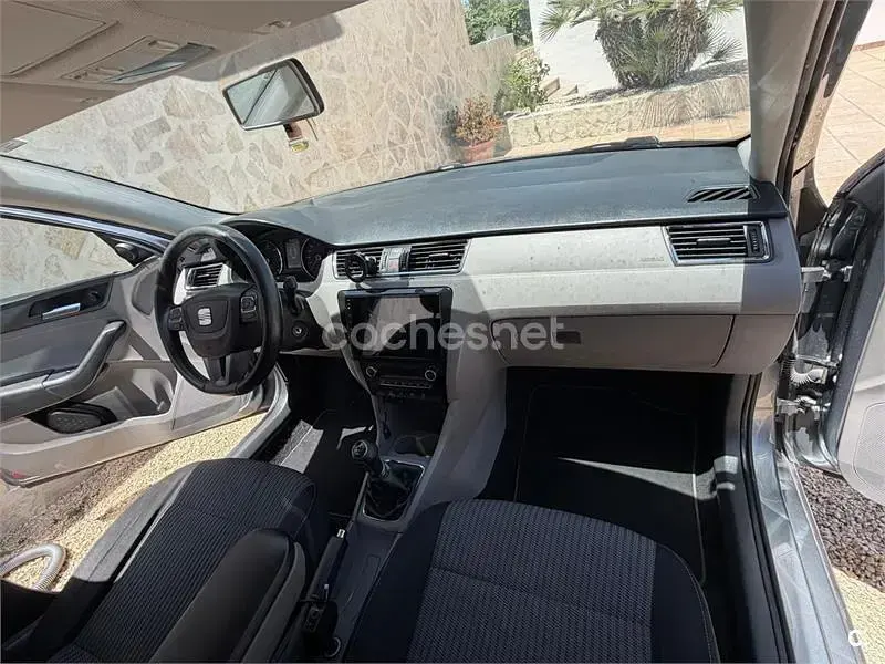 Usado Seat Toledo Reference 105 CV (77 kW) 2013 Gris / plata Utilitario