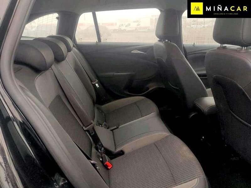 Usado Opel Astra Elegance 131 CV (96 kW) 2021 Negro Utilitario