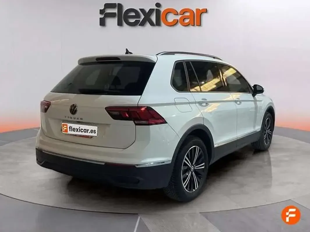 Usado VW Tiguan Life 150 CV (110 kW) 2021 Blanco SUV