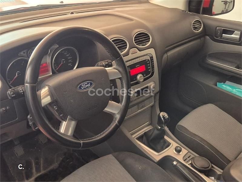 Usado Ford Focus Trend 90 CV (66 kW) 2009 Rojo Berlina