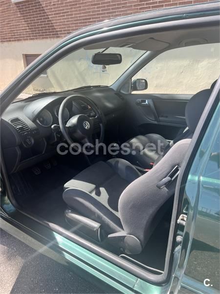 Verde Usado 2000 VW Polo Trendline Berlina | 2299 € (Precio justo) - Imagen 1/4