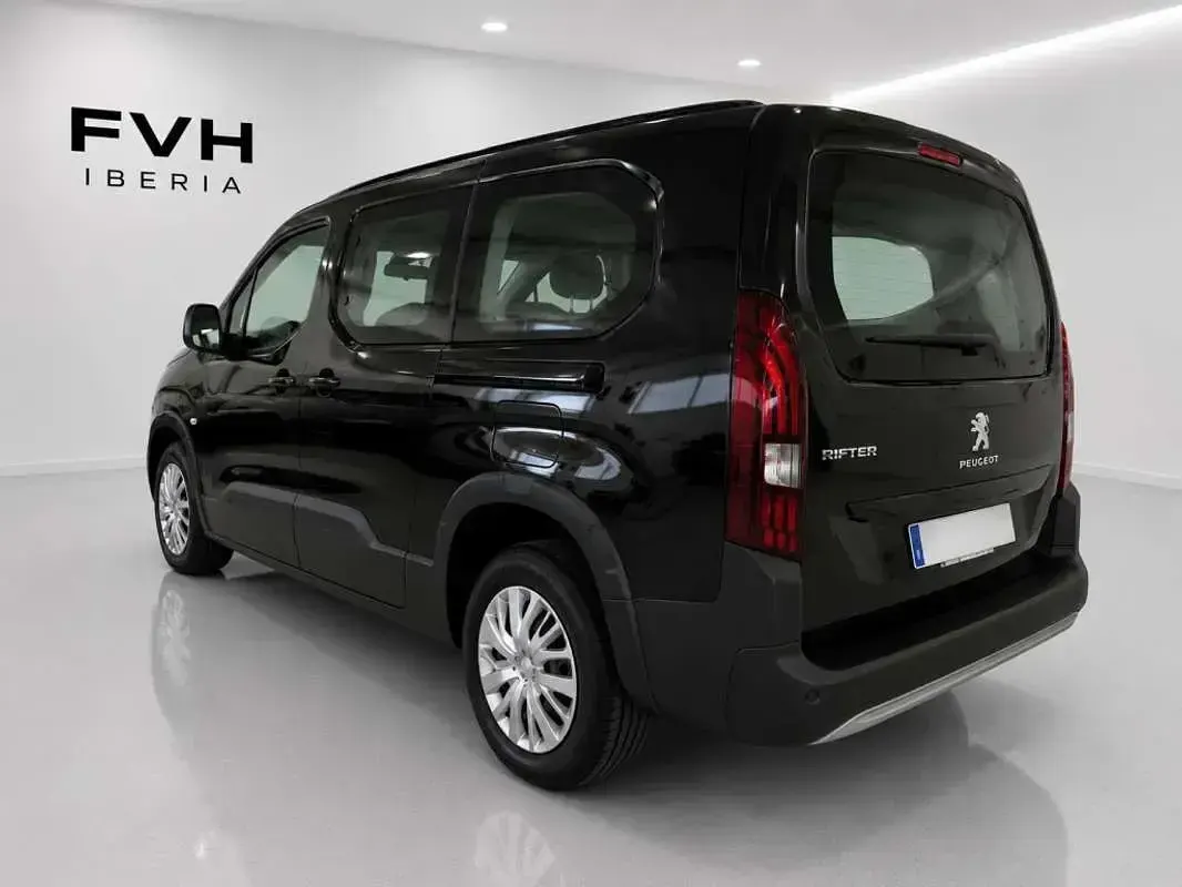 Usado Peugeot Rifter Allure 102 CV (75 kW) 2023 Negro Monovolumen