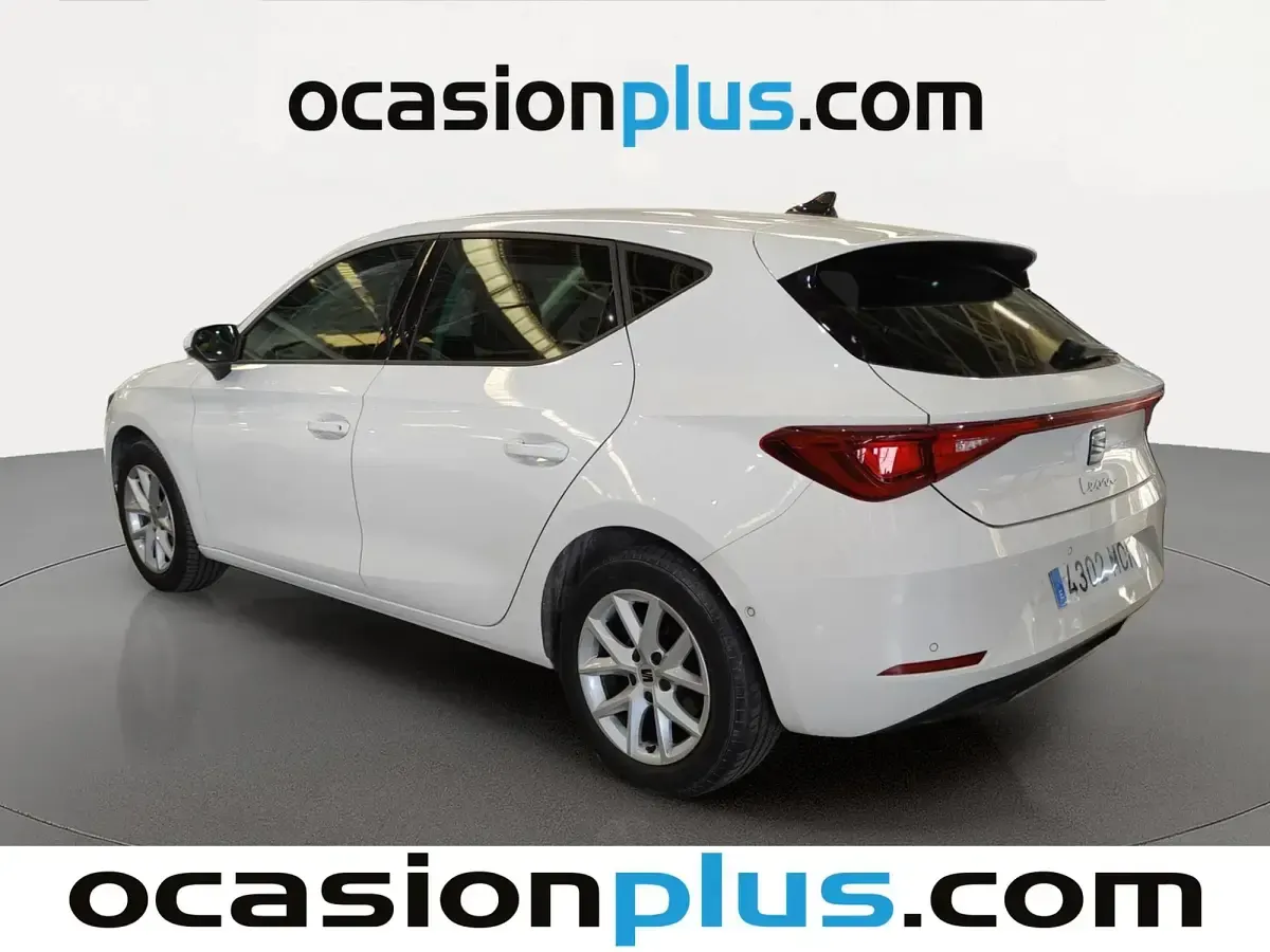 Usado Seat Leon Style 110 CV (80 kW) 2022 Blanco Utilitario