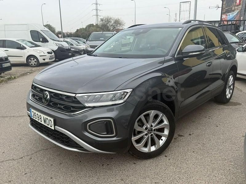 Usado VW T-Roc Life 150 CV (110 kW) 2022 Gris / plata SUV