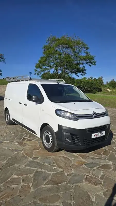 Usado Citroën Jumpy 122 CV (89 kW) 2021 Blanco Monovolumen