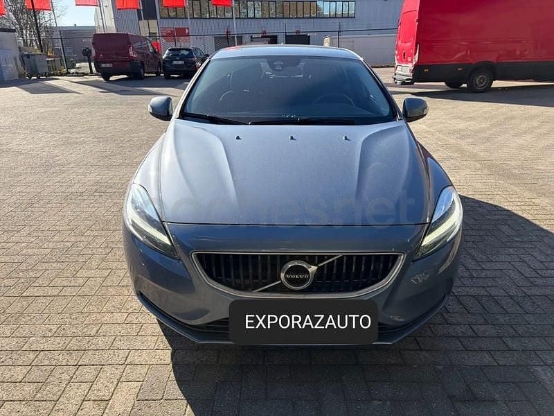 Usado Volvo V40 R-Design Momentum 120 CV (88 kW) 2018 Gris / plata Berlina
