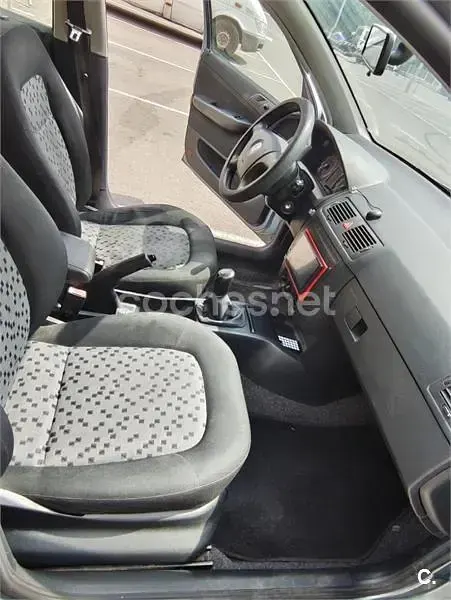 Usado Skoda Fabia 64 CV (47 kW) 2005 Azul Berlina