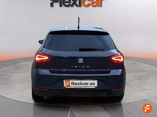 Usado Seat Ibiza Reference 95 CV (69 kW) 2018 Azul Berlina