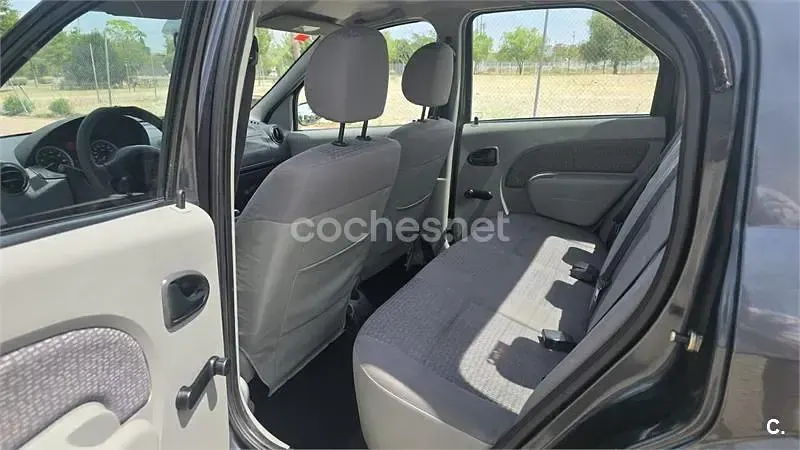 Usado Dacia Logan Lauréate 90 CV (66 kW) 2007 Azul Berlina